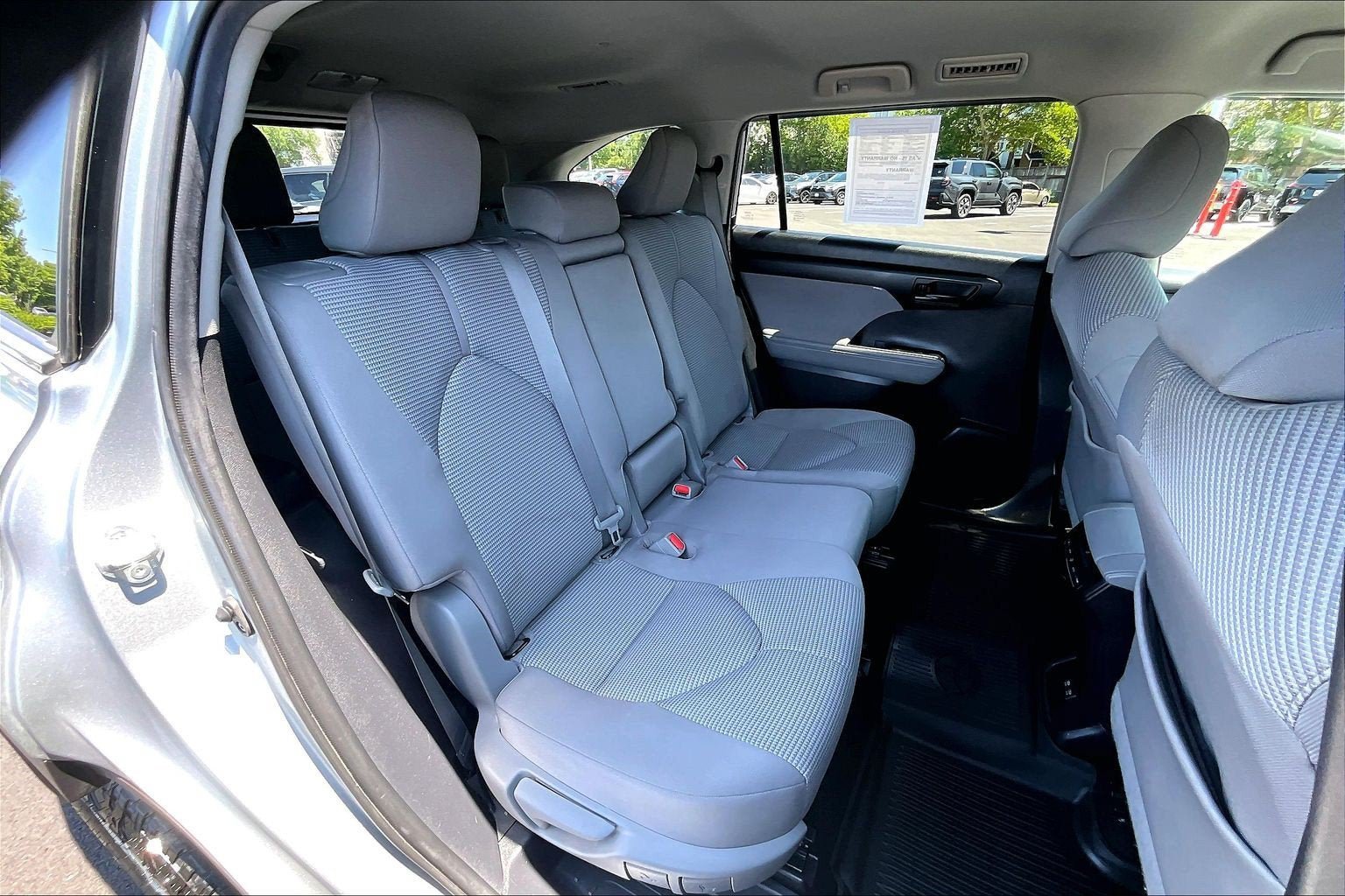 Used 2021 Toyota Highlander L AWD/4WD image 24