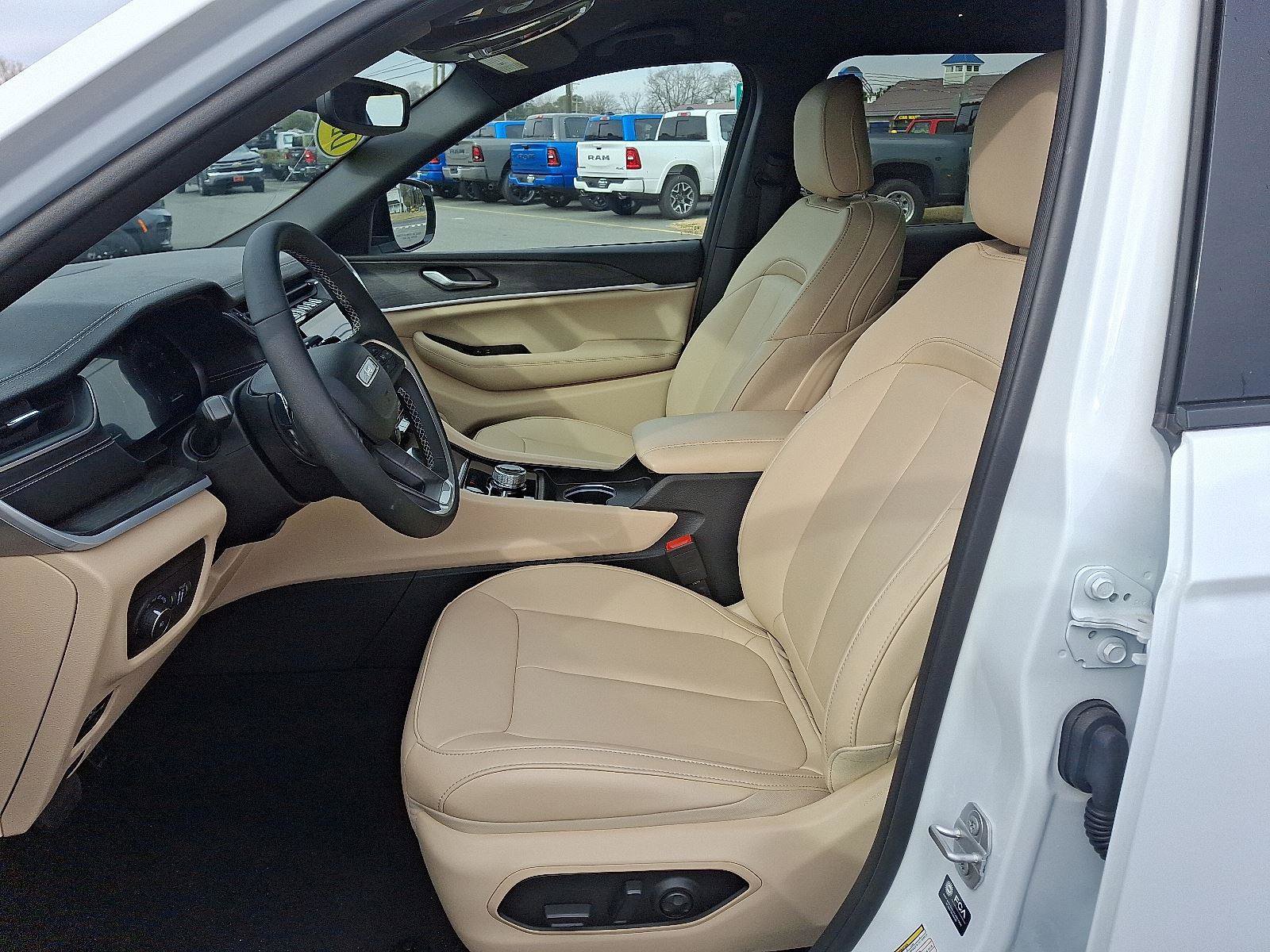 New 2025 Jeep Grand Cherokee L Limited image 10