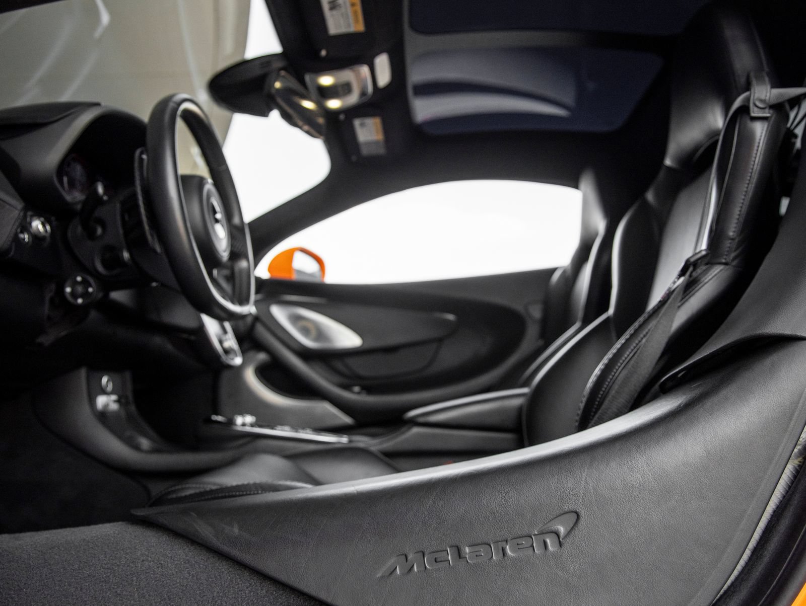 Used 2022 McLaren GT RWD image 24