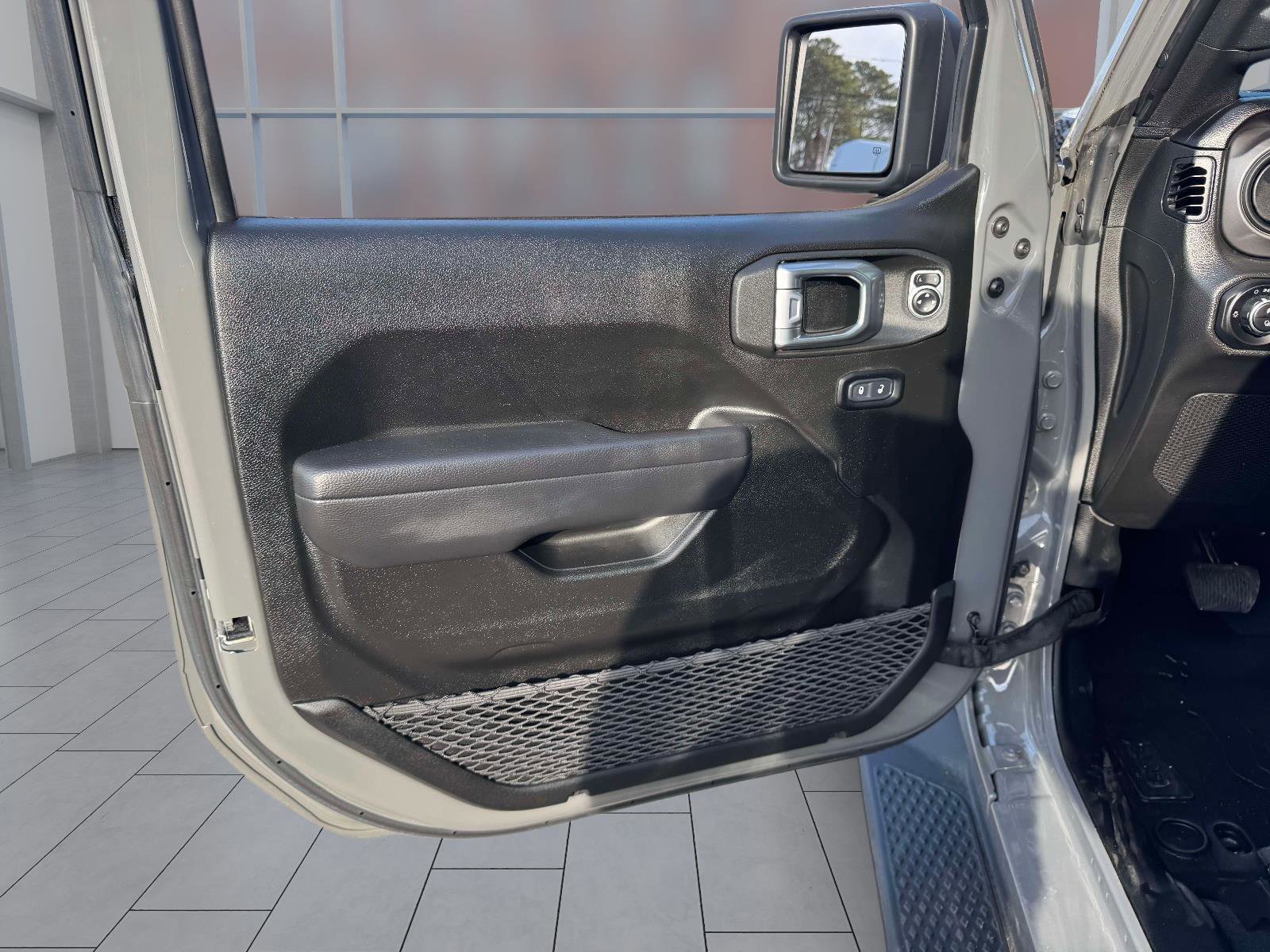 Used 2022 Jeep Gladiator Sport image 26