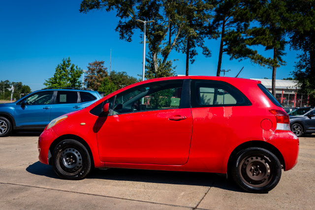 Used 2009 Toyota Yaris 2-Door Hatchback FWD image 2