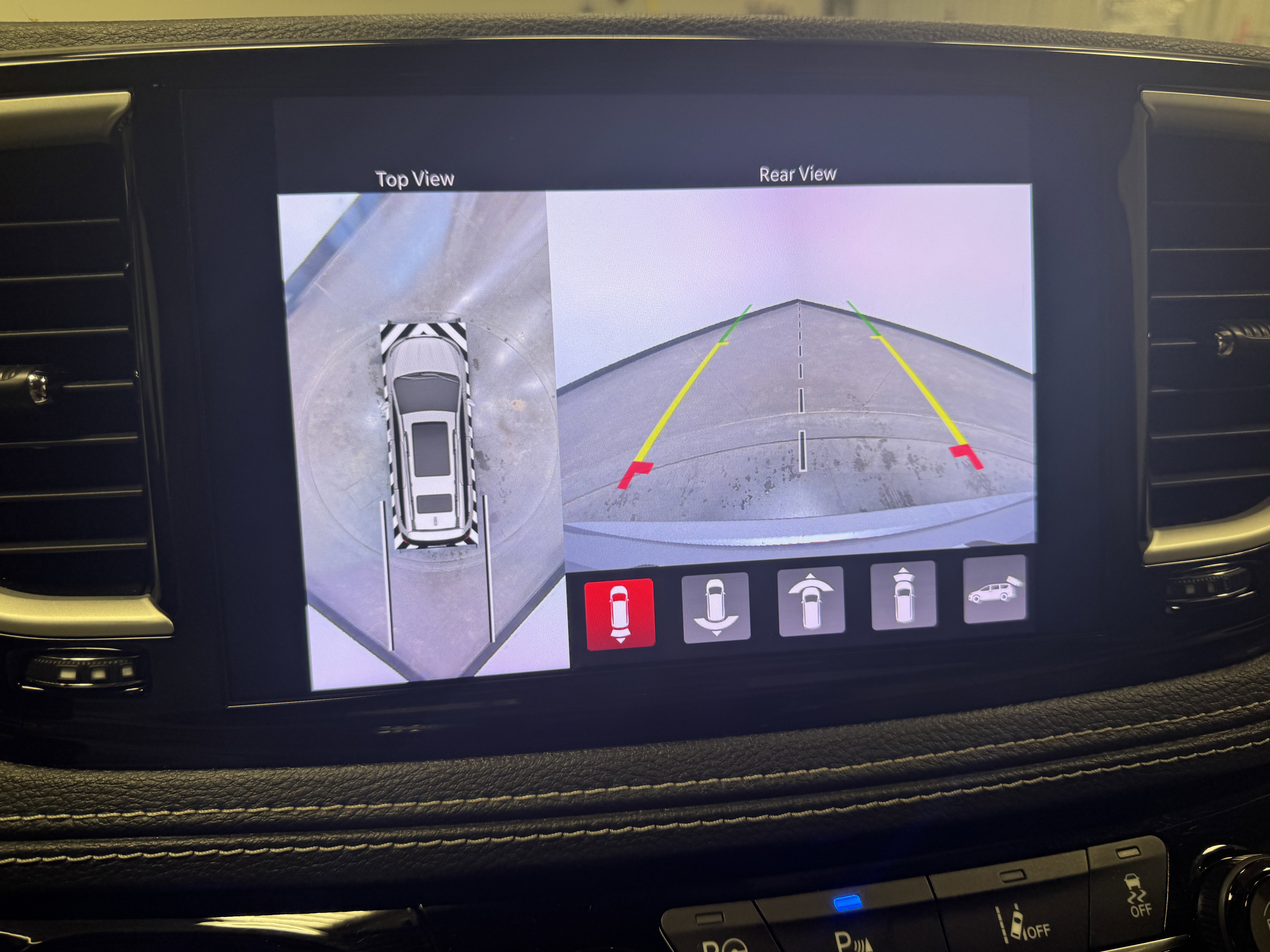 Used 2021 Chrysler Pacifica Touring-L image 26