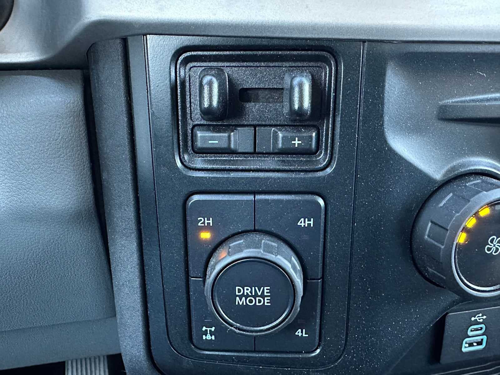 Used 2023 Ford F350 XLT w/ FX4 Off-Road Package image 29