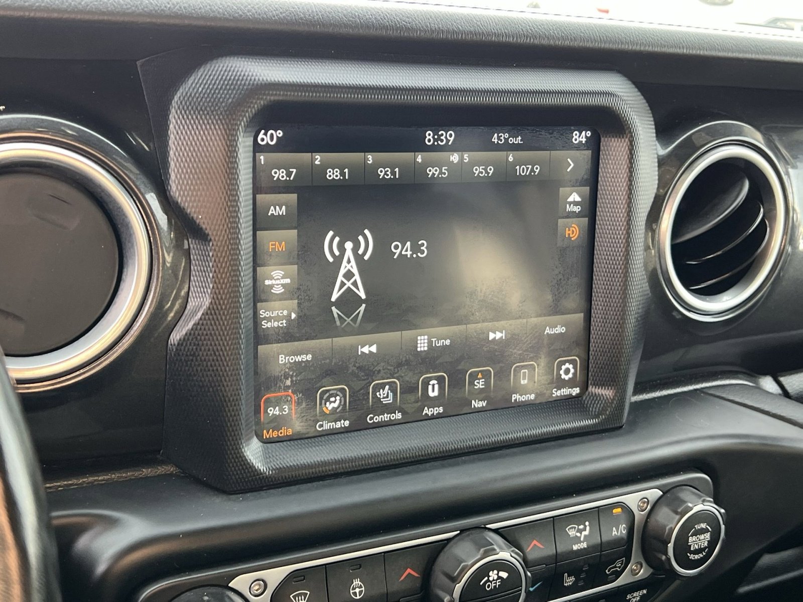 Used 2020 Jeep Wrangler Unlimited Sahara image 17