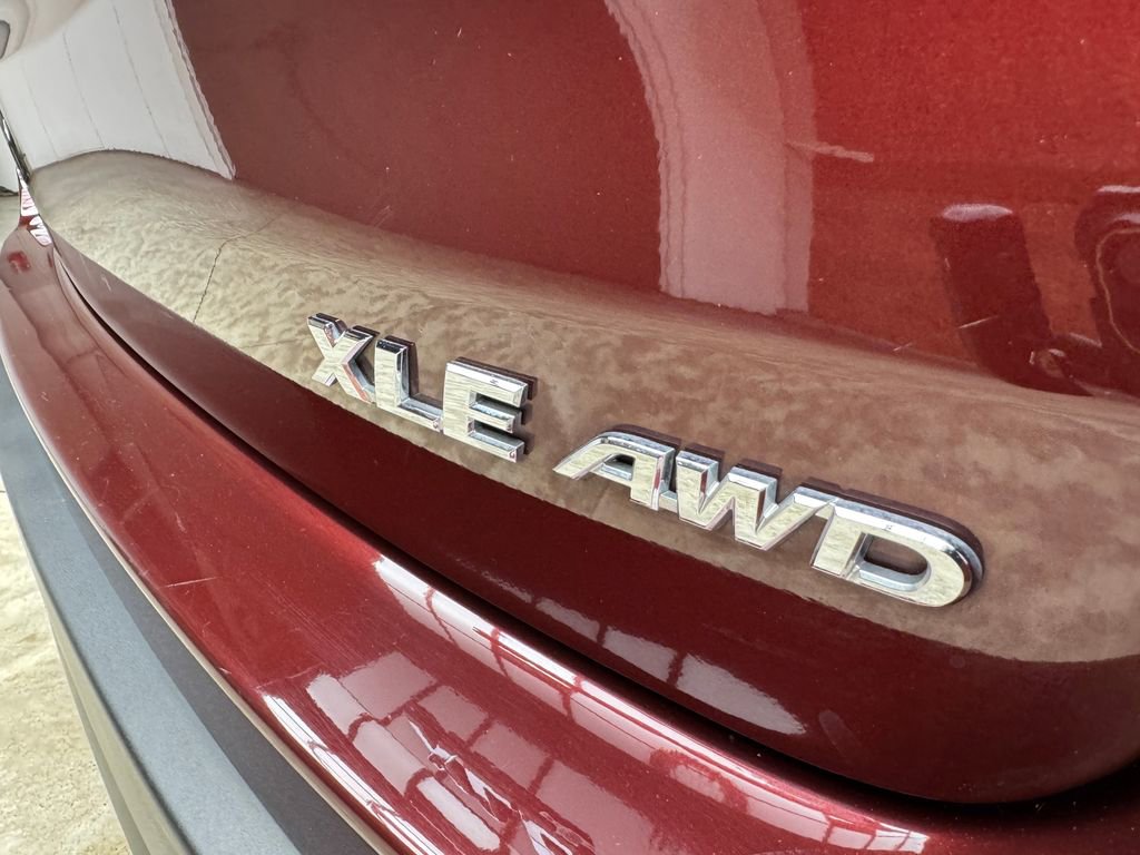 Used 2018 Toyota Highlander XLE image 6