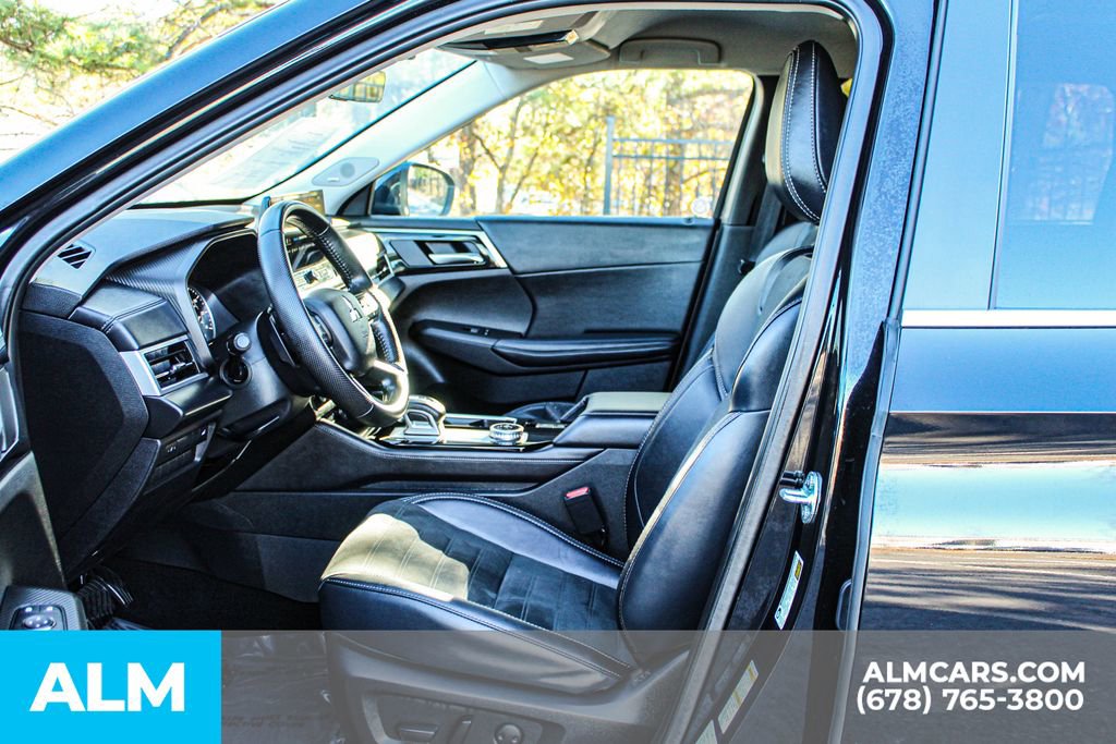 Used 2025 Mitsubishi Outlander SE image 17