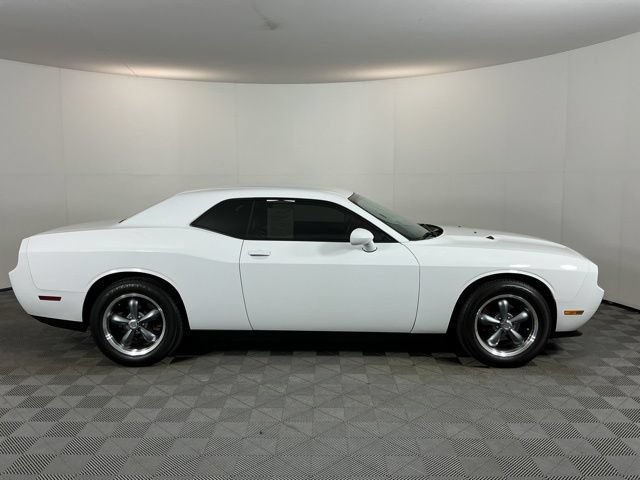 Used 2013 Dodge Challenger SXT RWD image 4