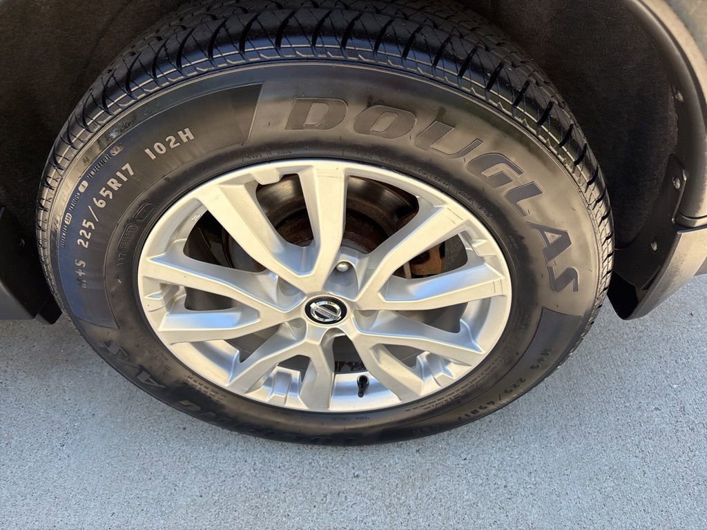 Used 2017 Nissan Rogue SV image 18