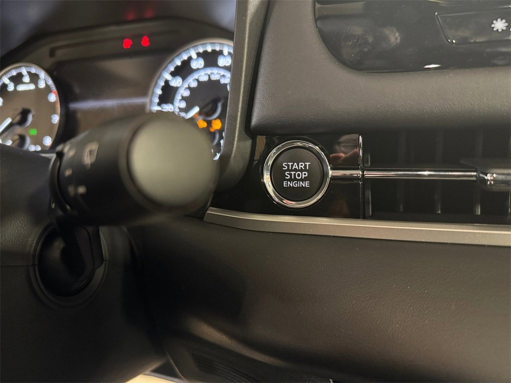 Used 2025 Mitsubishi Outlander SE image 29