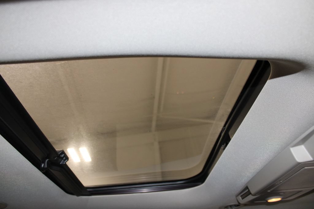 Used 2017 Chevrolet Traverse Premier FWD image 33