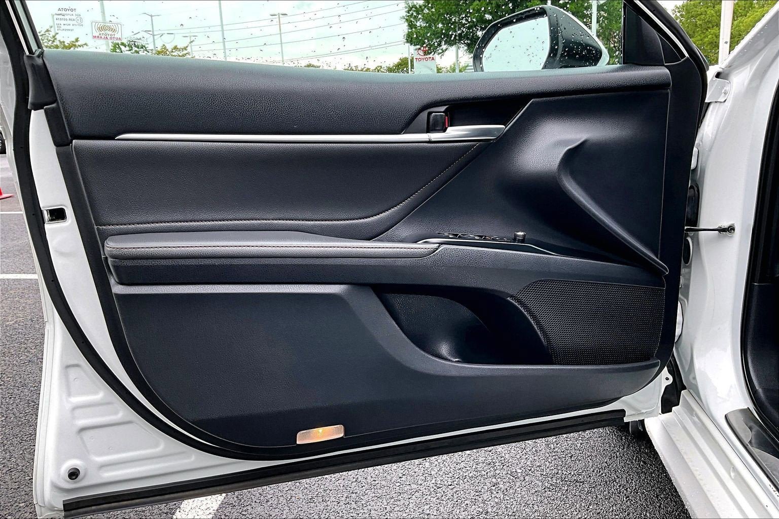 Used 2018 Toyota Camry XLE FWD image 22
