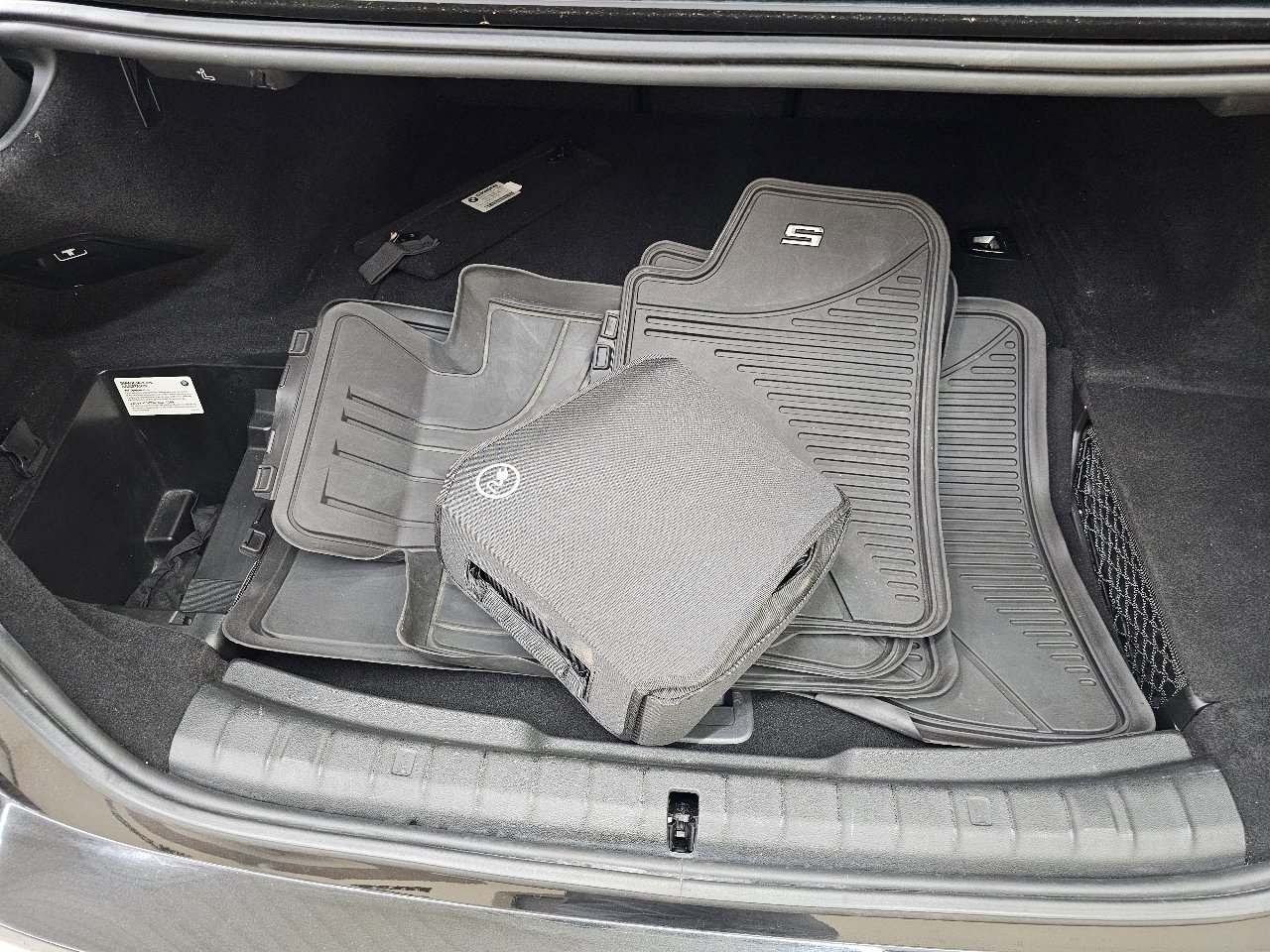 Used 2019 BMW 530e w/ Premium Package image 14