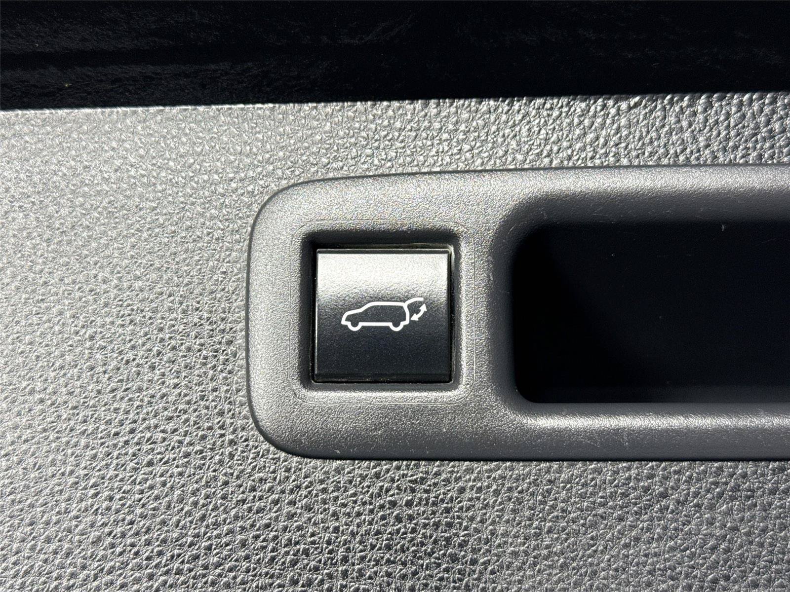 Used 2022 Toyota Highlander XLE FWD image 35