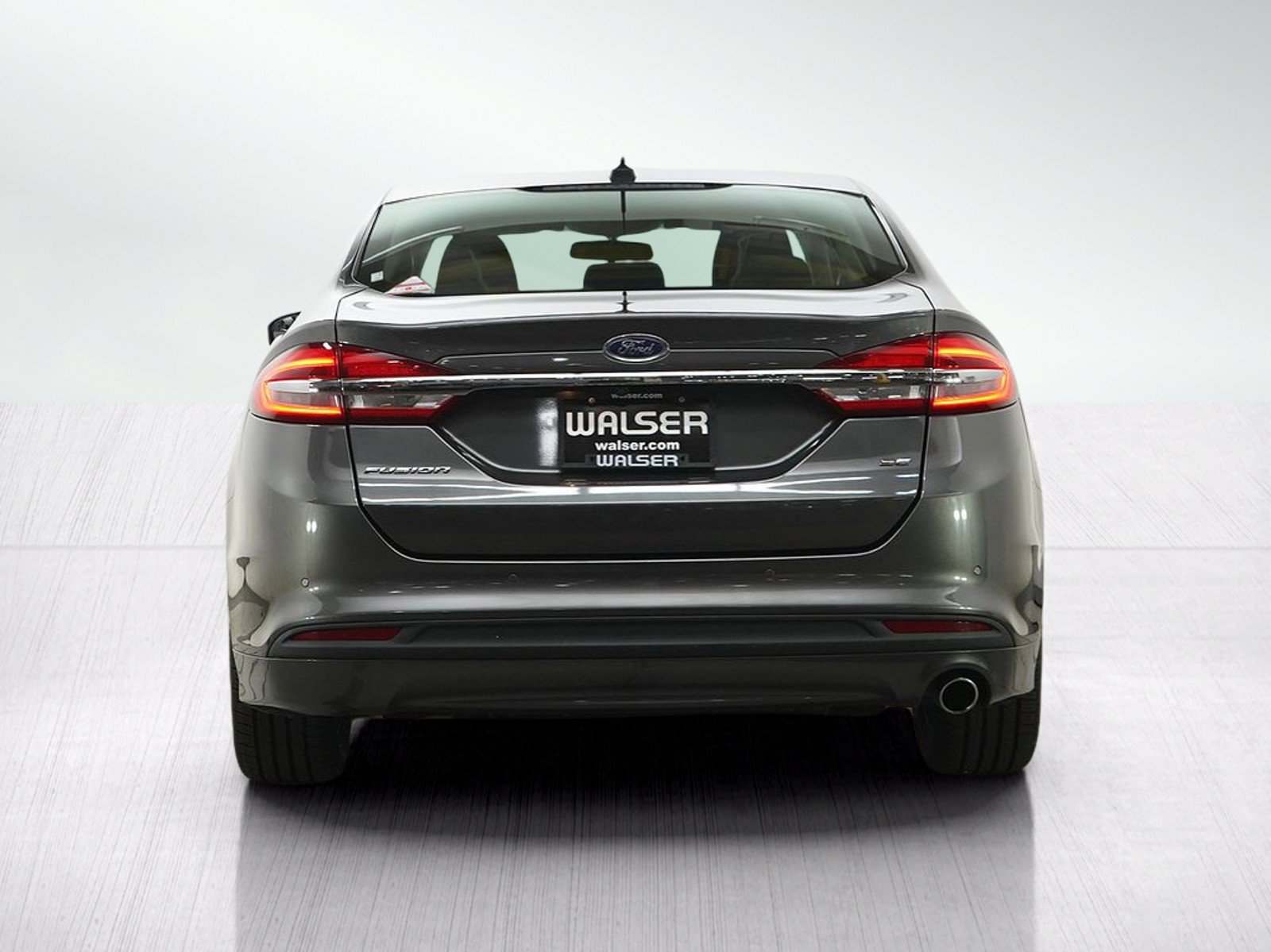 Used 2017 Ford Fusion SE w/ Fusion SE Technology Package FWD image 4