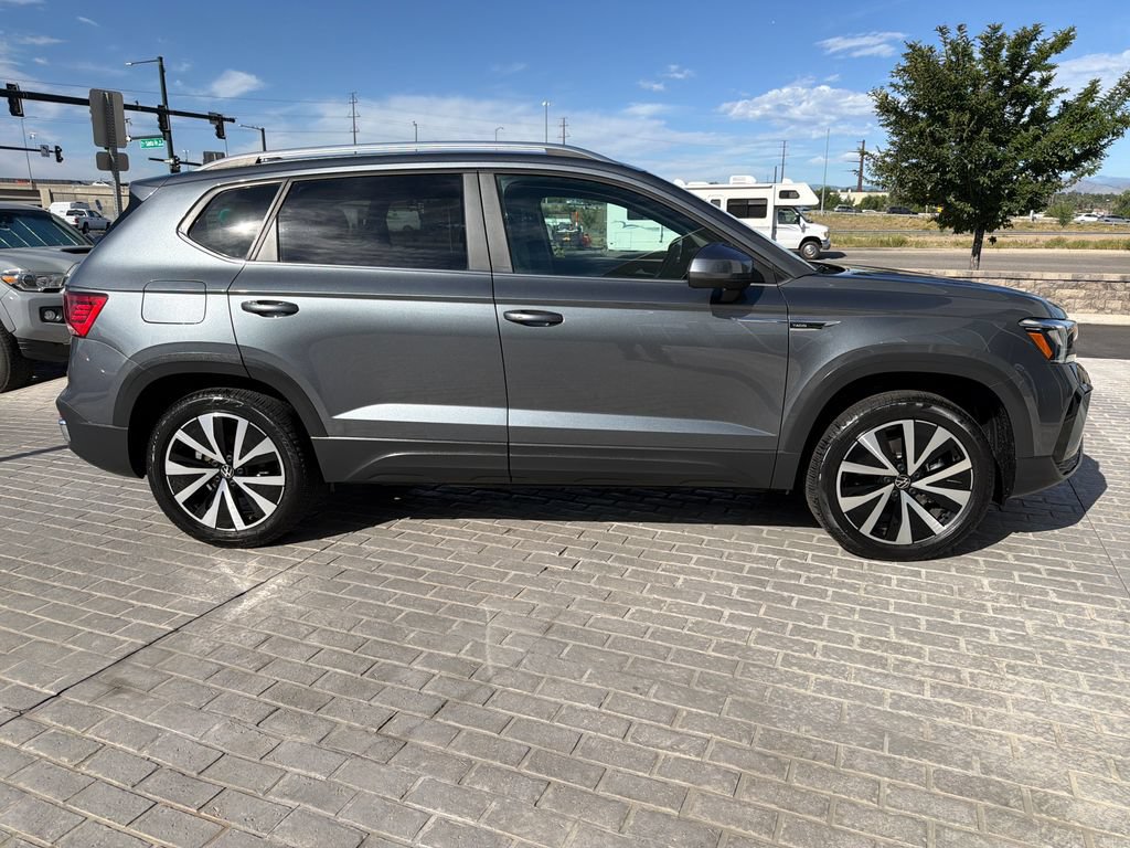 Certified 2023 Volkswagen Taos SE w/ Panoramic Sunroof Package AWD/4WD image 8