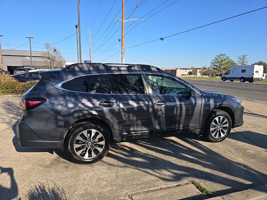 Used 2023 Subaru Outback Limited image 4