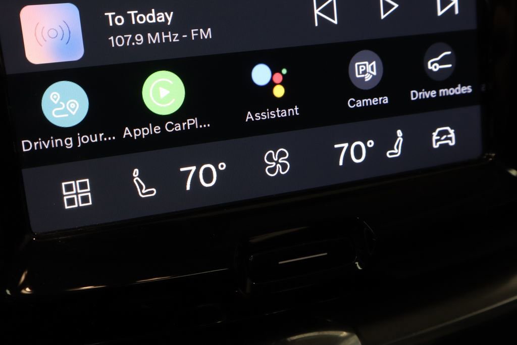 Used 2024 Volvo XC60 T8 Core image 4