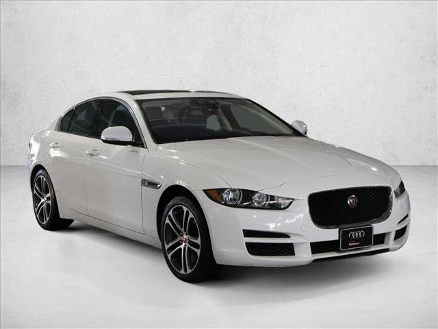 Used 2017 Jaguar XE Premium image 3