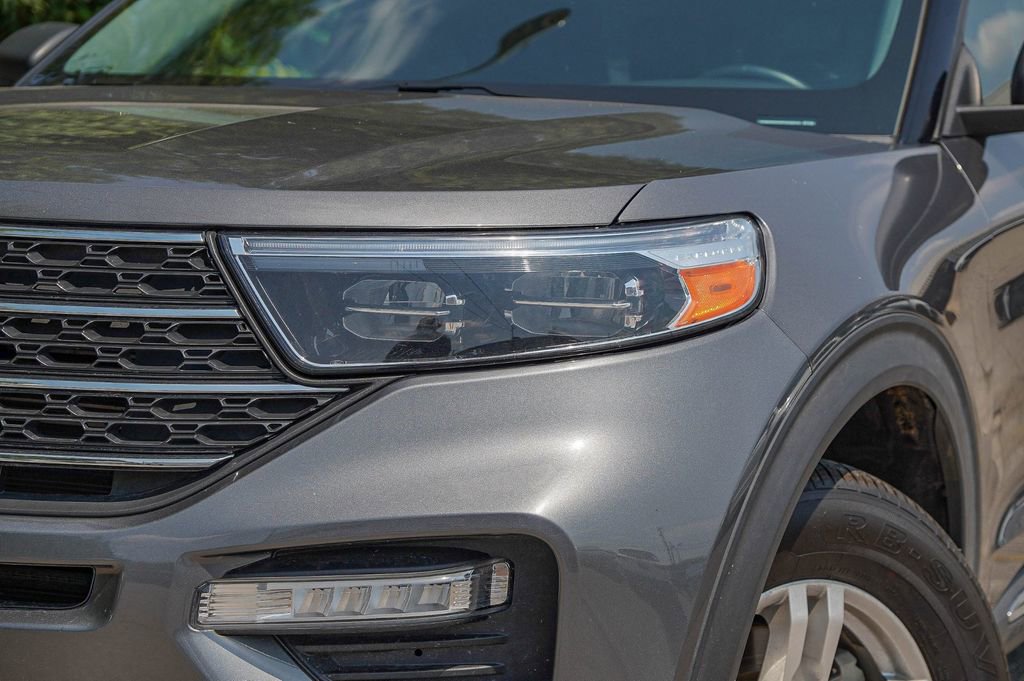 Used 2023 Ford Explorer XLT w/ Equipment Group 202A image 3