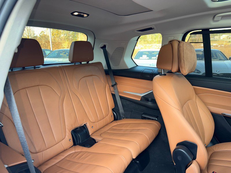 Used 2021 BMW X7 xDrive40i w/ Premium Package image 15
