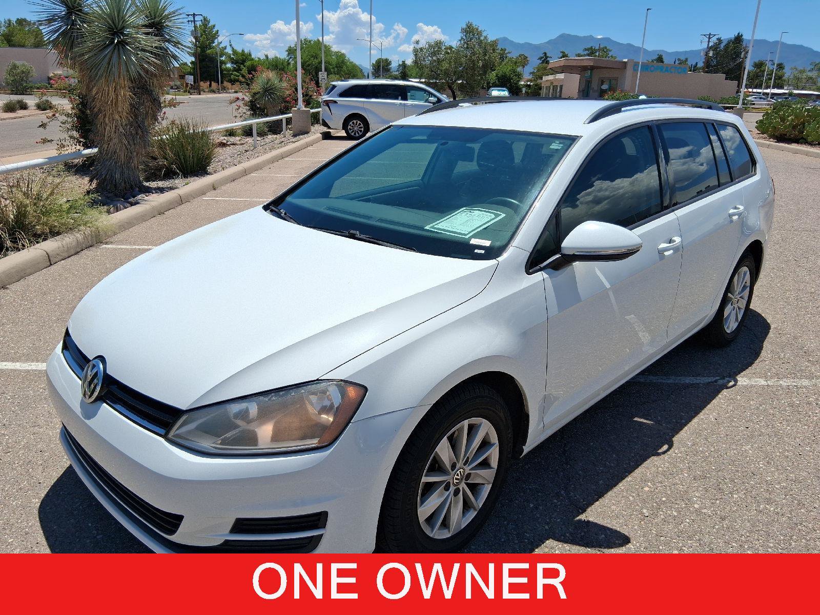 Used 2017 Volkswagen Golf SportWagen FWD image 1