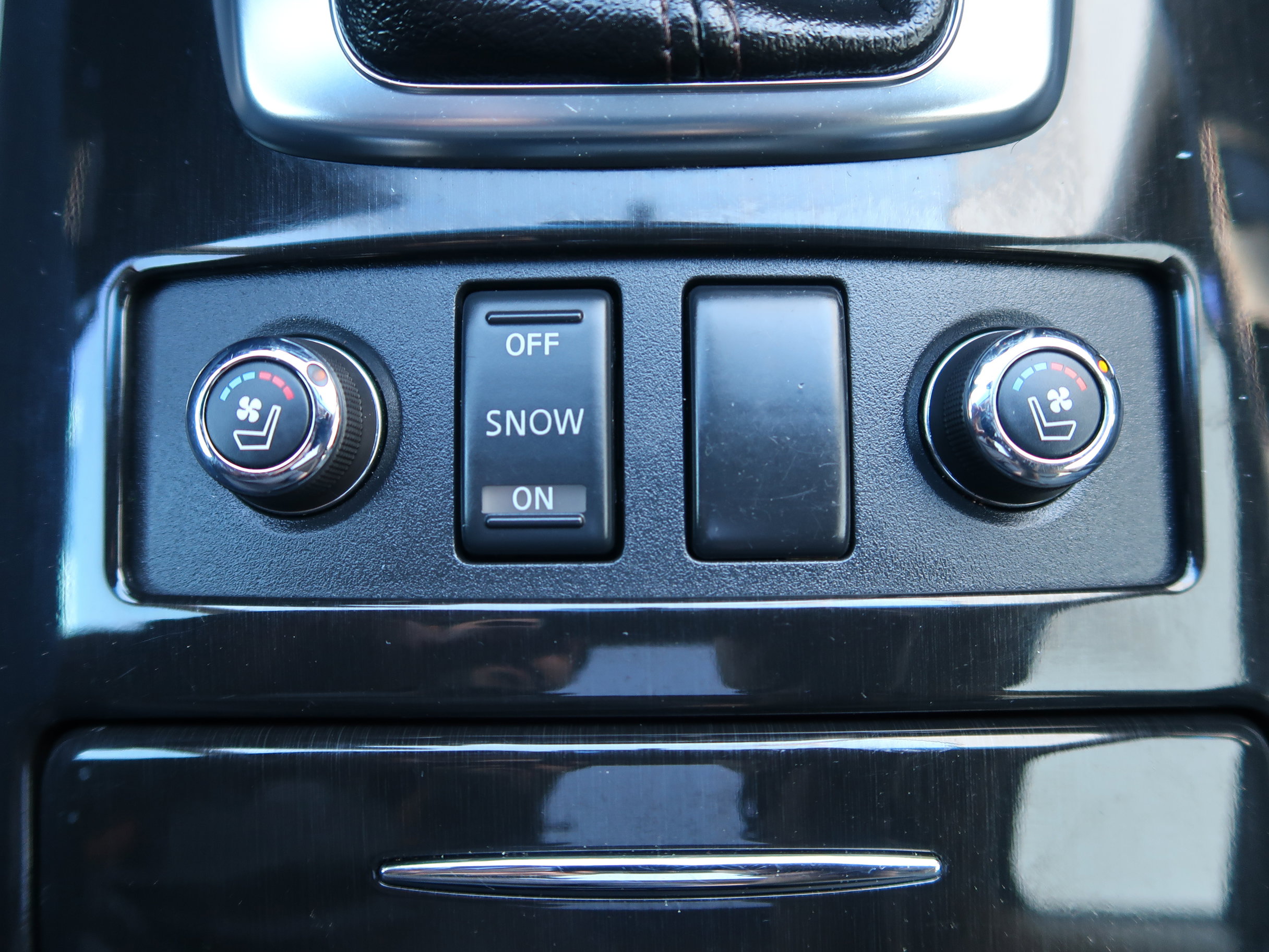 Used 2010 INFINITI FX35 2WD w/ Navigation Pkg image 23