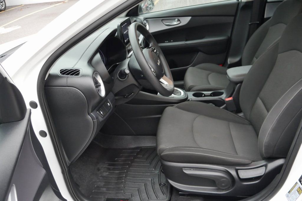 Used 2023 Kia Forte LXS image 8