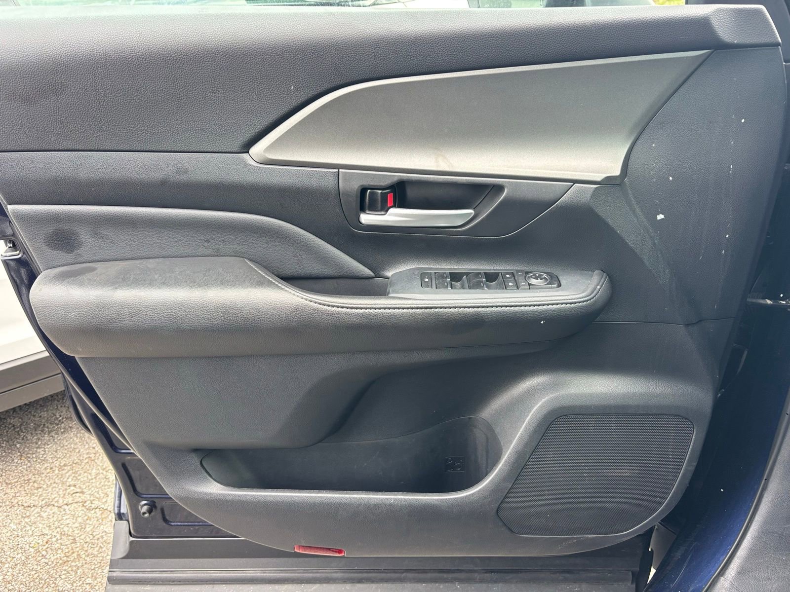 Used 2025 Toyota Grand Highlander FWD image 11