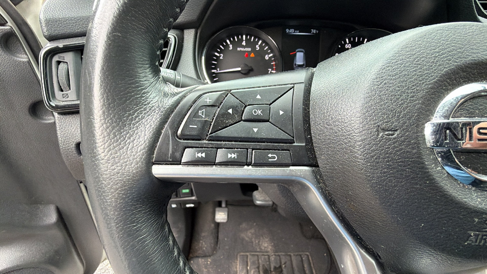 Used 2017 Nissan Rogue SV w/ Midnight Edition FWD image 26