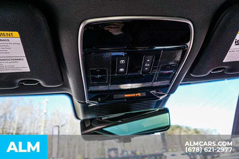 Used 2025 Land Rover Range Rover SE image 32