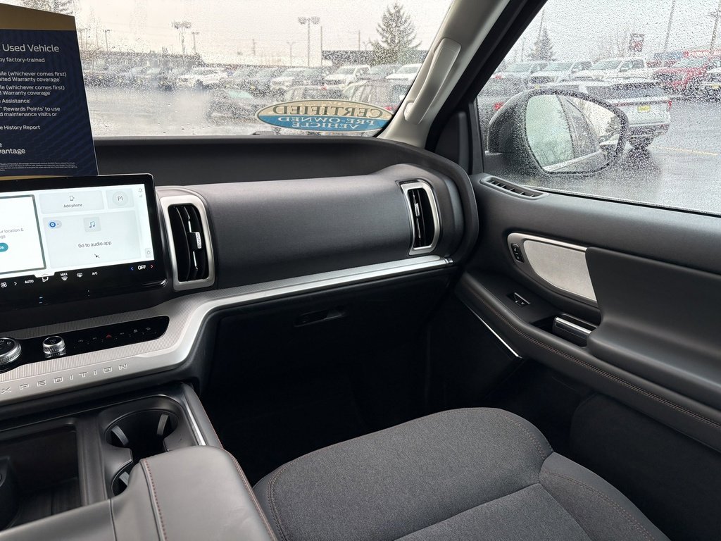 Certified 2025 Ford Expedition Active image 24
