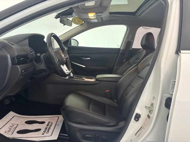 Used 2022 Nissan Sentra SR w/ SR Premium Package FWD image 2