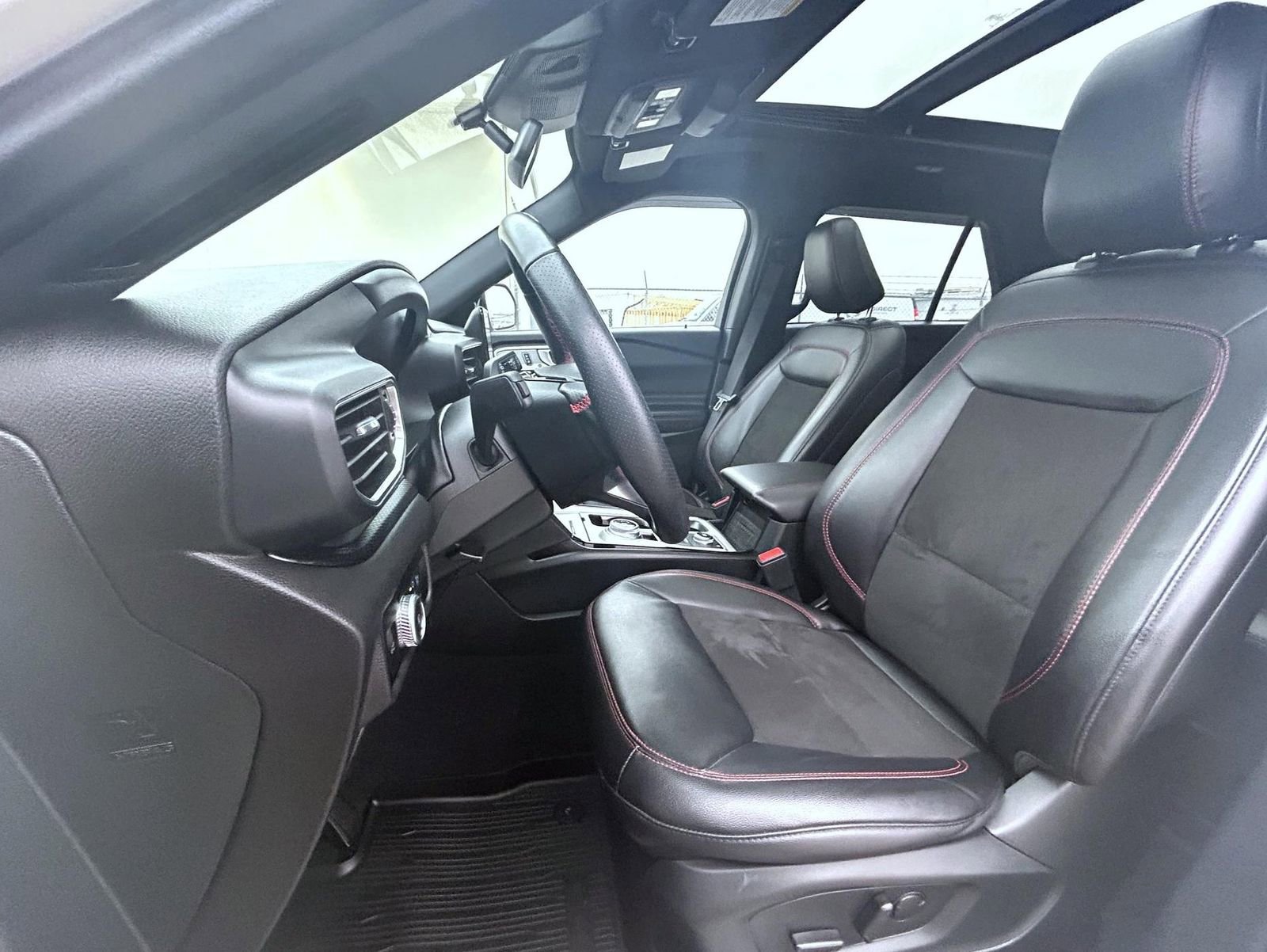 Used 2023 Ford Explorer ST-Line w/ Class IV Trailer Tow Package image 10