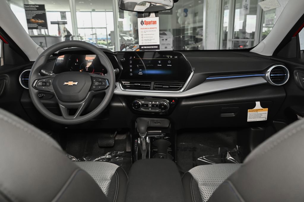 New 2026 Chevrolet Trax LT w/ LPO, Blackout Package FWD image 17
