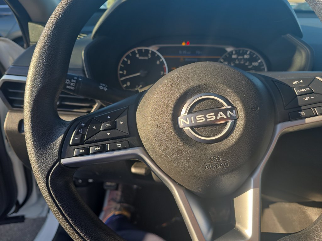 Used 2024 Nissan Altima 2.5 SV FWD image 12