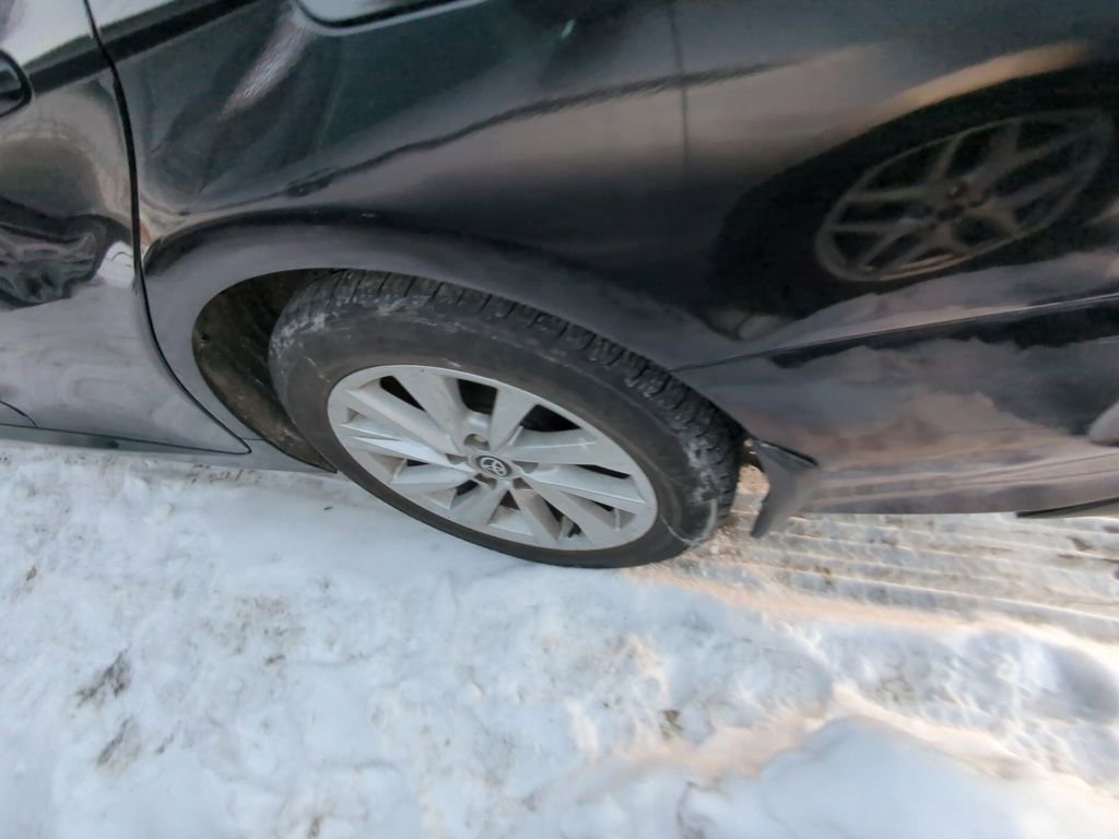 Used 2023 Toyota Camry LE image 5