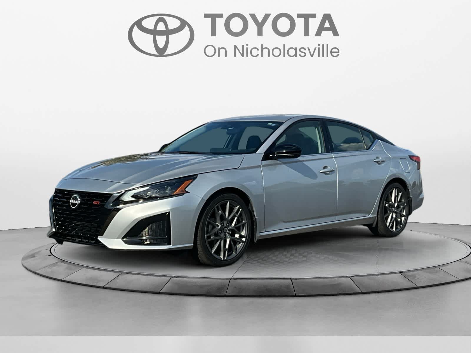 Used 2023 Nissan Altima 2.0 SR FWD image 1