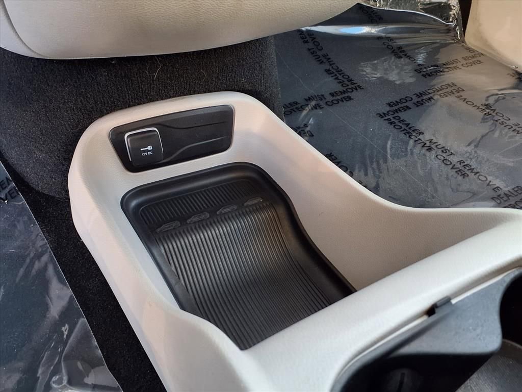 Used 2024 Chrysler Voyager LX image 9