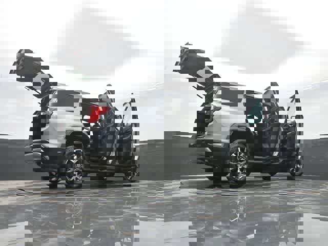 Used 2023 GMC Acadia SLE image 43