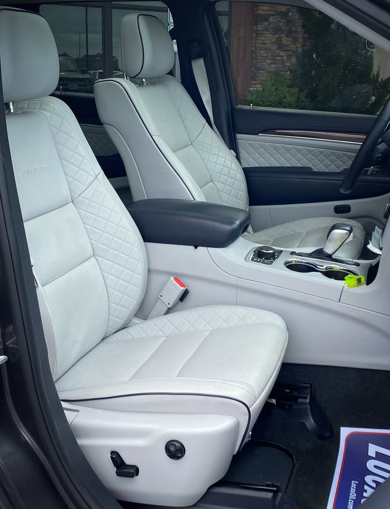 Used 2018 Jeep Grand Cherokee Summit AWD/4WD image 32