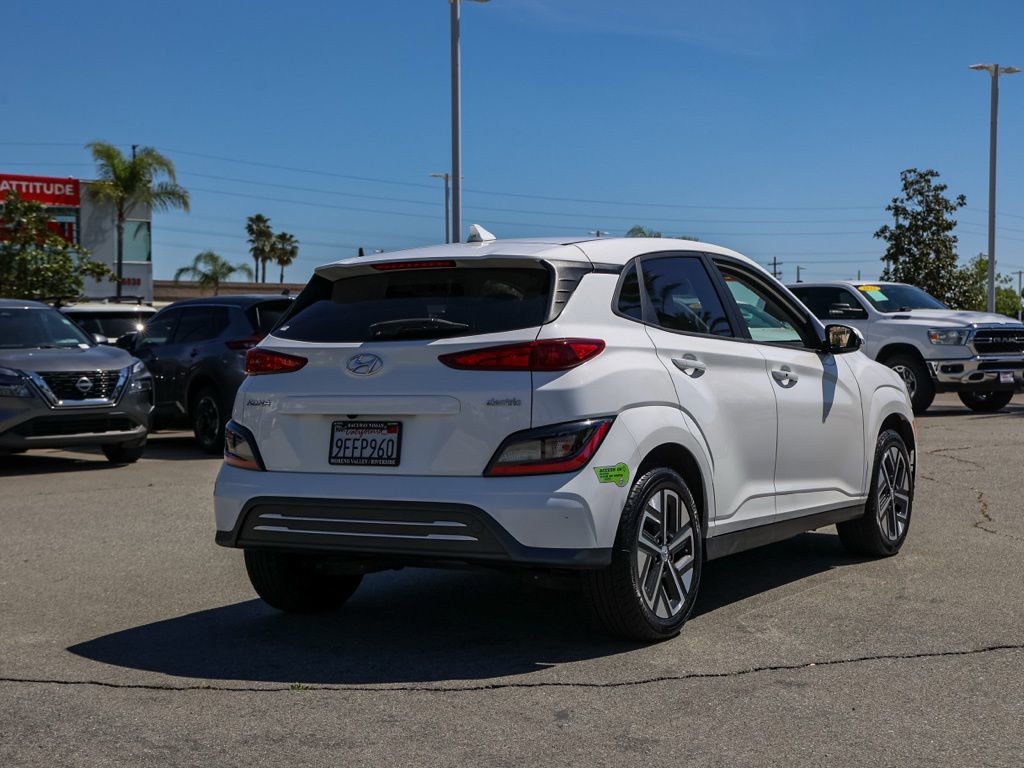 Used 2023 Hyundai Kona SE image 4