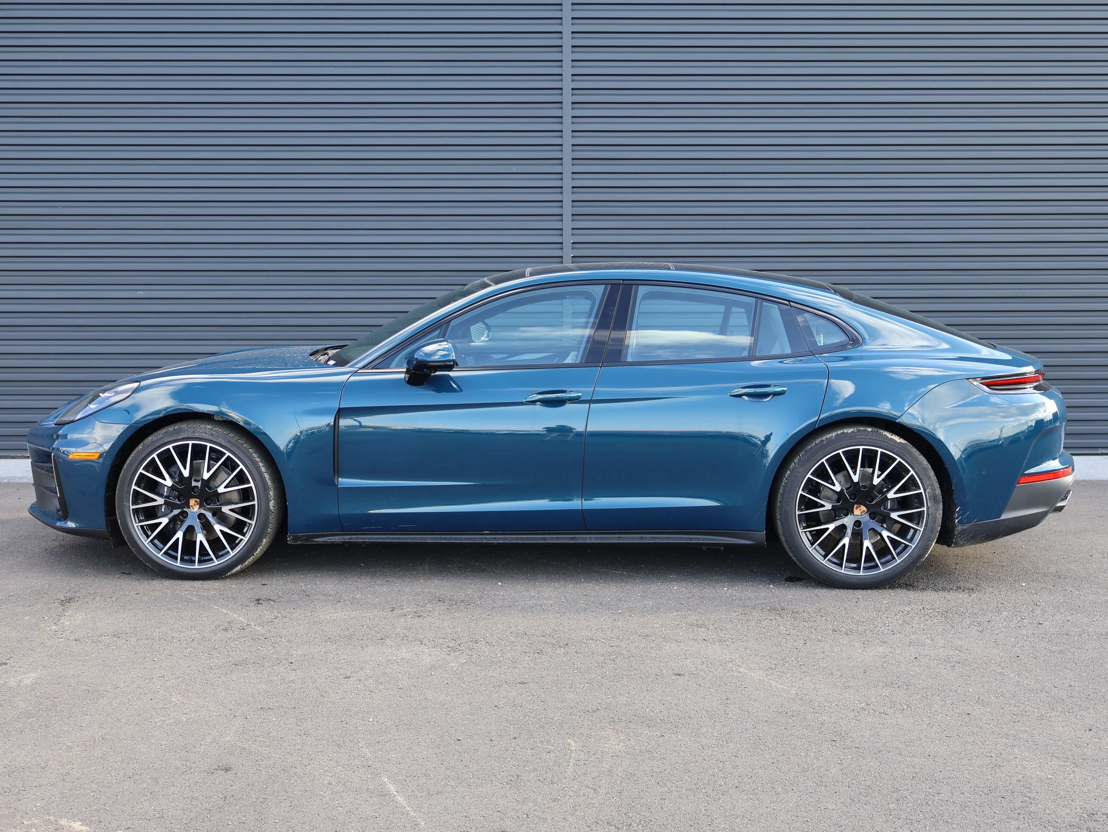 New 2026 Porsche Panamera 4 AWD/4WD image 2