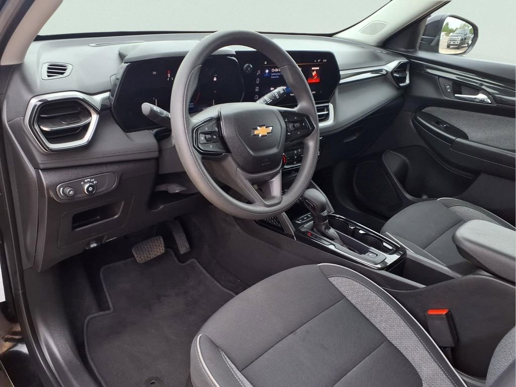 Used 2025 Chevrolet TrailBlazer LT AWD/4WD image 8