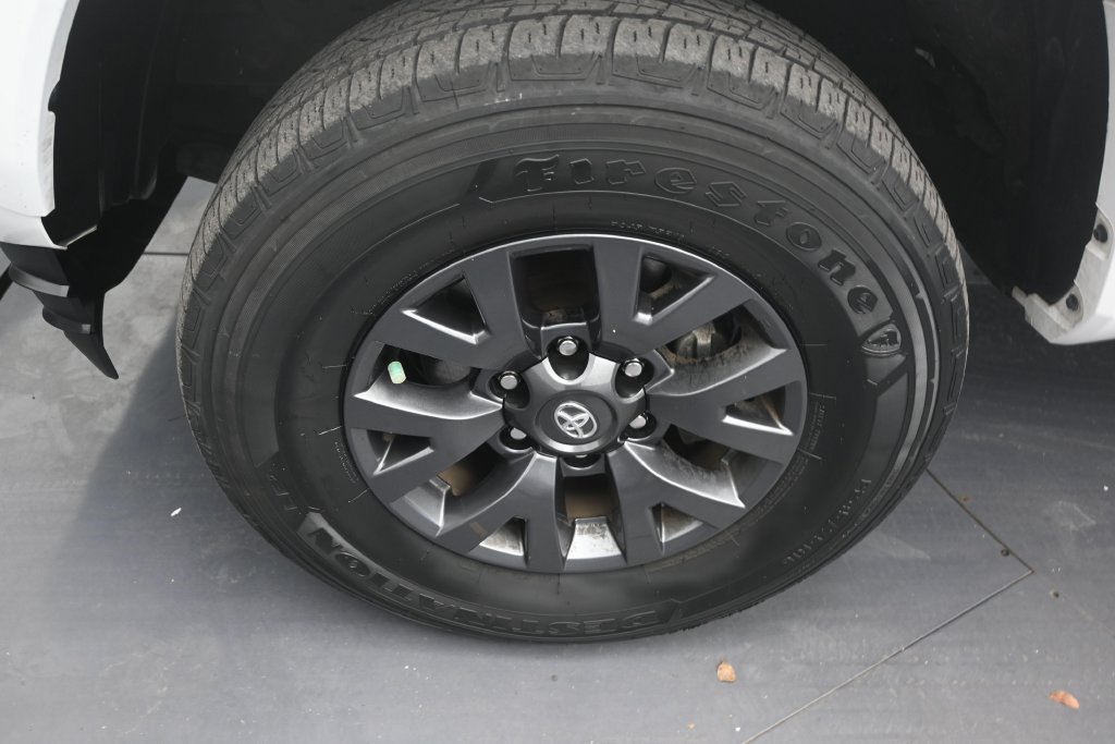 Used 2023 Toyota Tacoma SR5 w/ SR5 Appearance Package RWD image 9