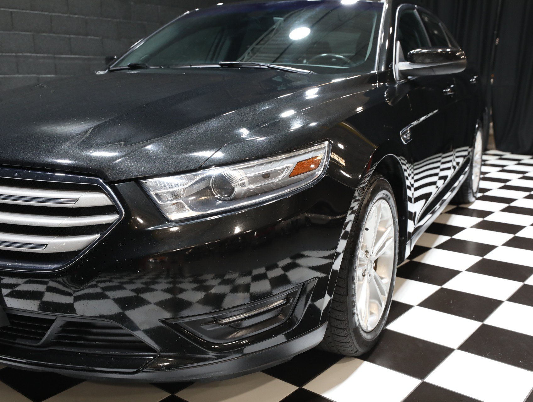 Used 2013 Ford Taurus SEL FWD image 9