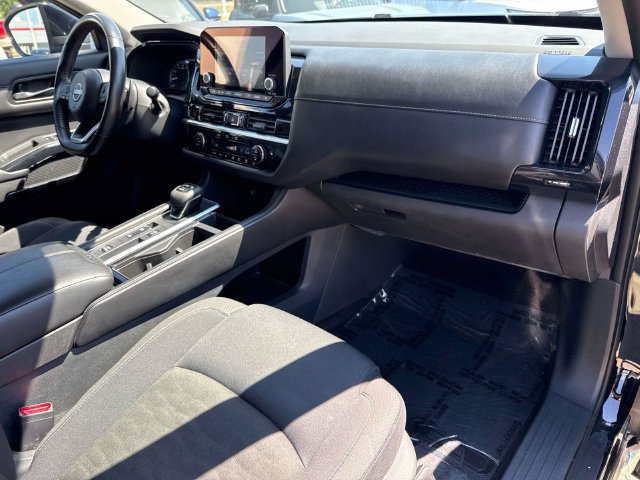 Used 2025 Nissan Pathfinder SV FWD image 16