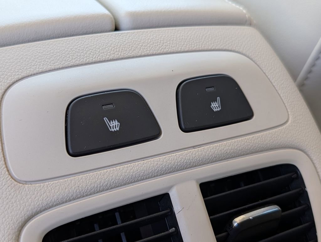 Used 2023 Buick Envision Avenir AWD/4WD image 31