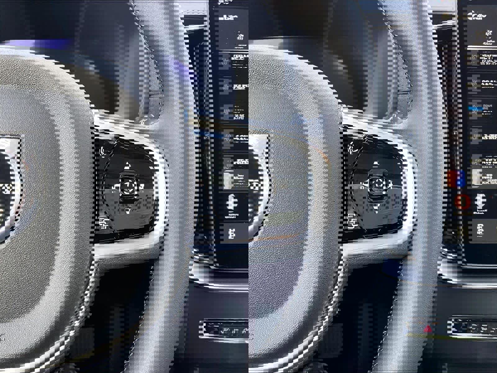 New 2026 Volvo XC90 B5 Plus w/ Protection Package image 18