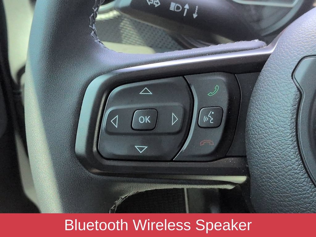 Used 2025 Jeep Gladiator Rubicon w/ Technology Group AWD/4WD image 17