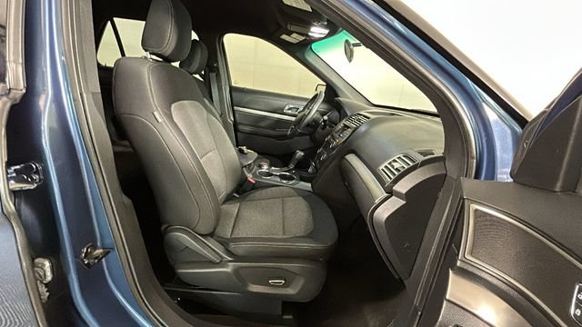 Used 2018 Ford Explorer XLT AWD/4WD image 30